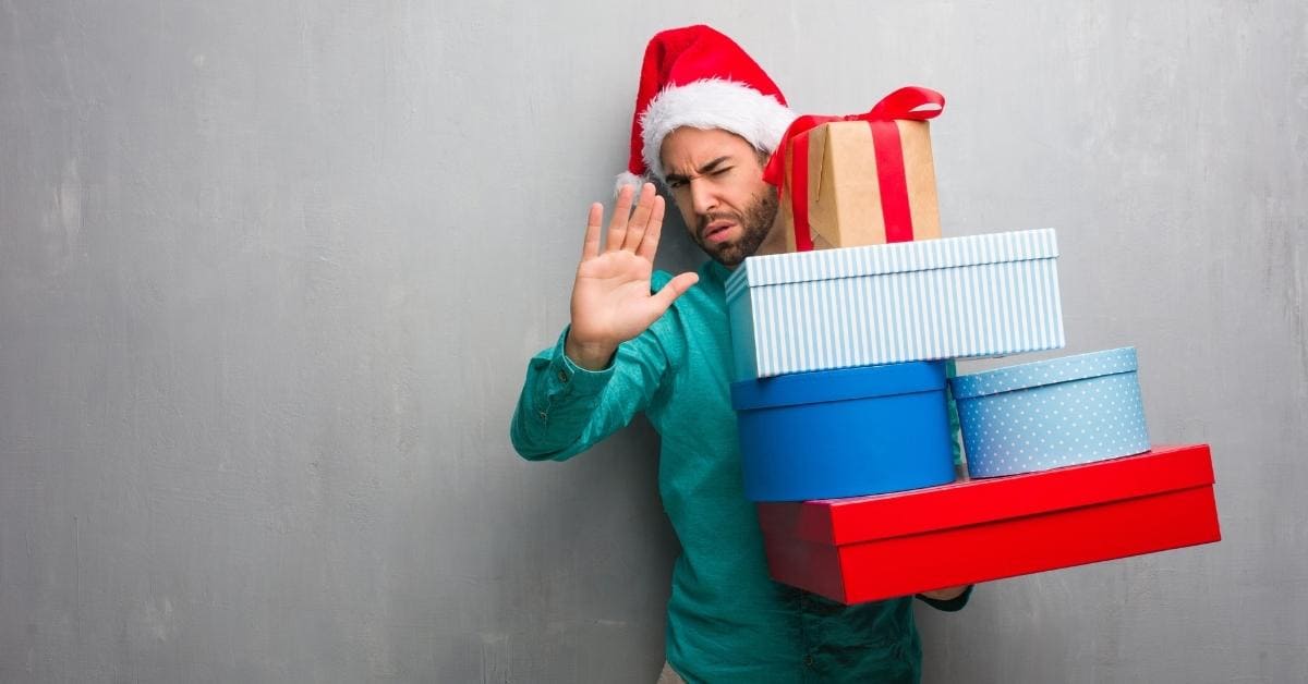 7 Meanings To Know When a Guy Doesn't Accept Your Gift