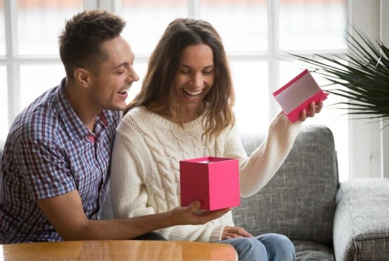 What To Say When Giving A Gift 11 Good Phrases 