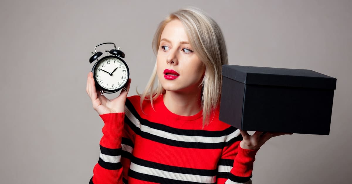 What To Say When Your Gift Is Late? [25 Sorry Phrases]