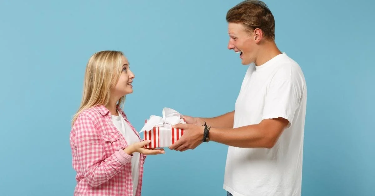 10 Last Gift For Girlfriend Before Breakup